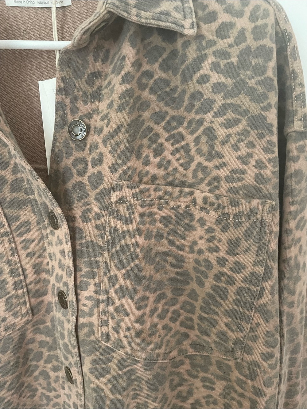 Z Supply XS Oversized Leopard Print Button-Down All Day Knit Denim Jacket NWT - Picture 6 of 7